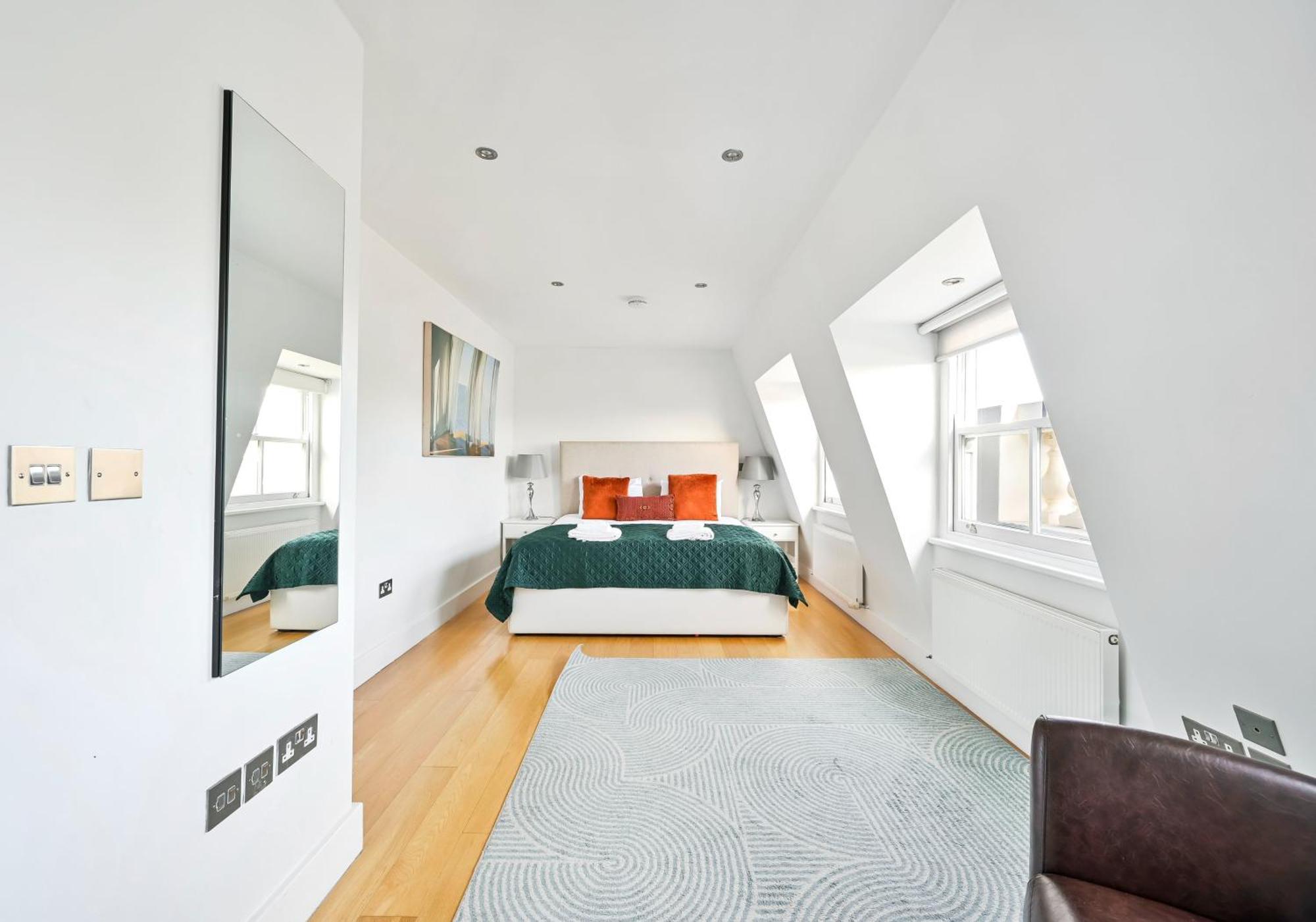 Queen's Gate Penthouse With Views Of The Museum London
